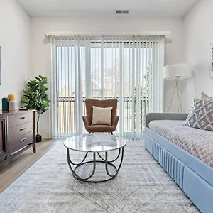 Modern 5 Beds -3 Miles To Downtown Apartment